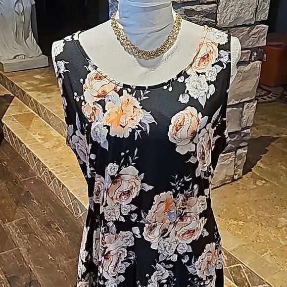 Floral sleeveless pullover dress with pockets size 2X - Picture 1 of 7